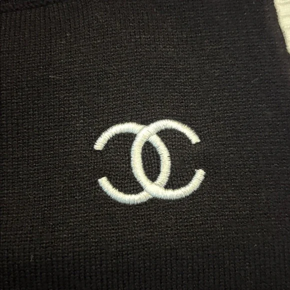 CHANEL Sleeveless Black and white knit Top, M - Picture 4 of 9